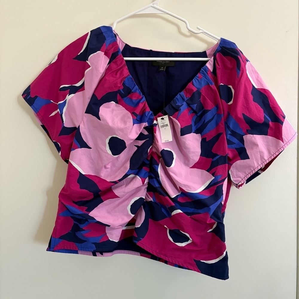 Banana Republic Floral Print Short Sleeve Blouse in Magenta, Pink & Navy